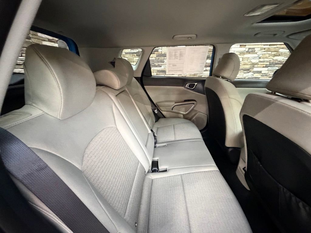 Used 2023 Kia Soul EX image 31