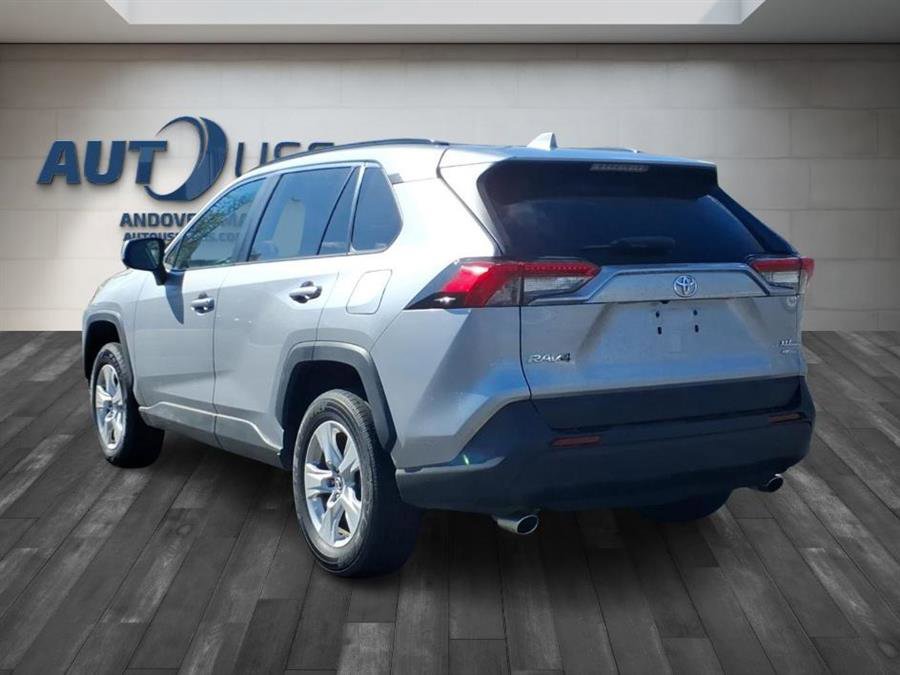 Used 2019 Toyota RAV4 XLE AWD/4WD image 4