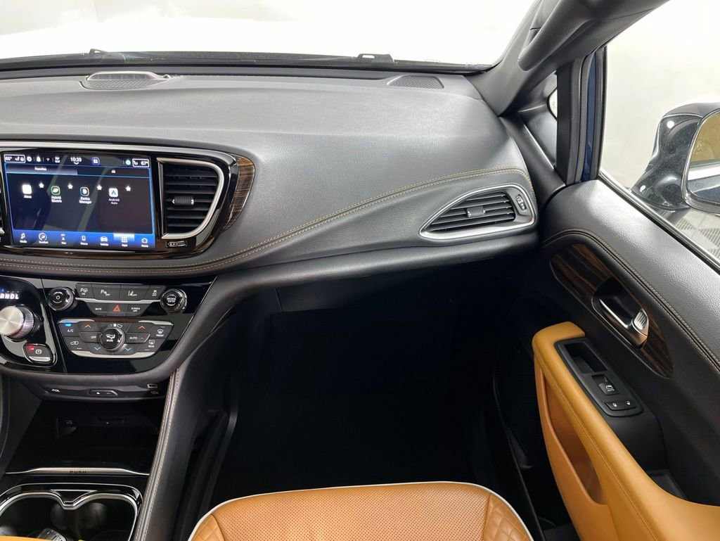 Used 2023 Chrysler Pacifica Pinnacle FWD image 21