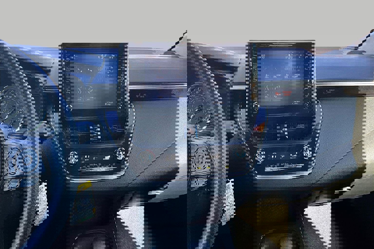 Used 2020 Toyota Corolla LE image 6