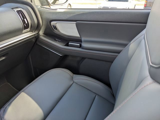 New 2025 Ford Expedition Active image 16