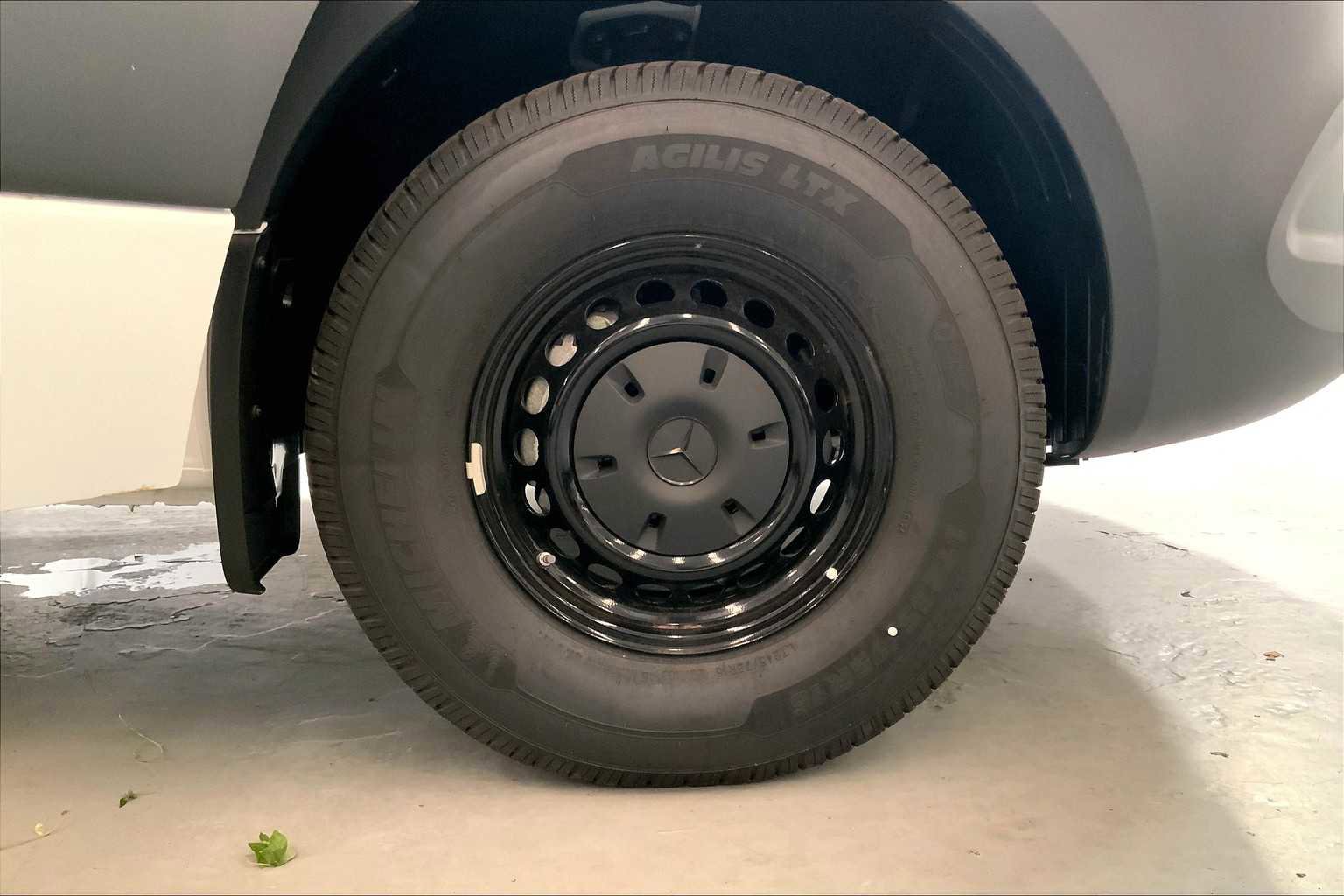 Used 2024 Mercedes-Benz Sprinter 2500 image 9