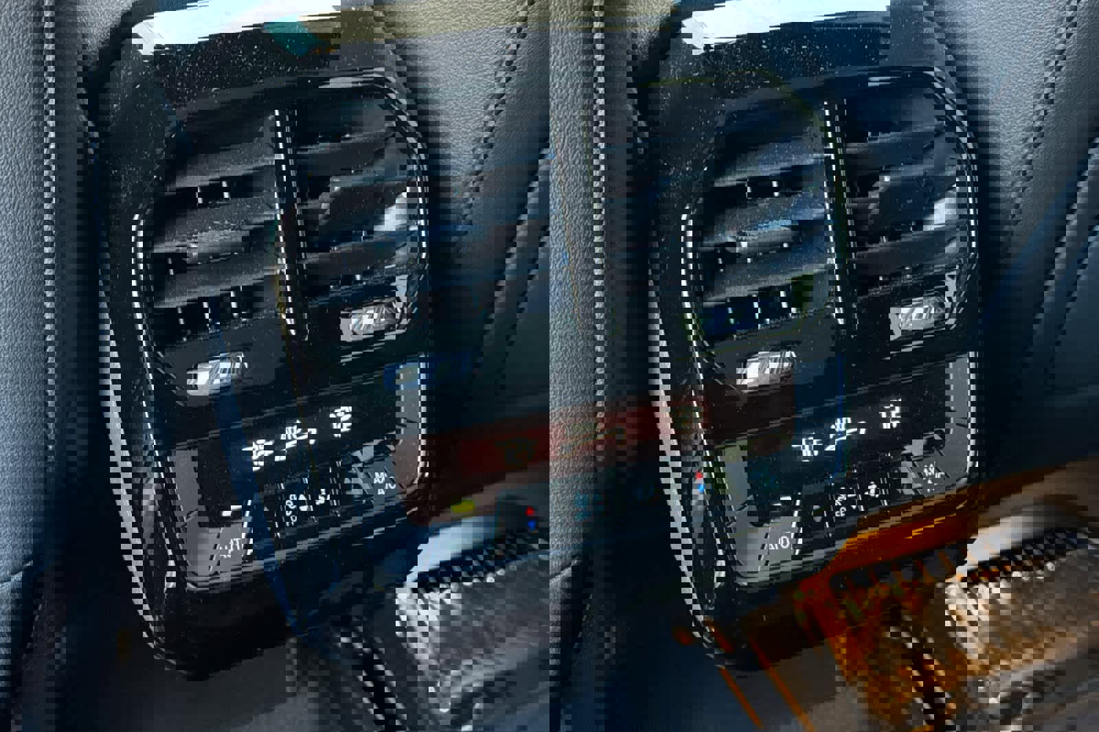 Certified 2025 BMW iX xDrive50 w/ Premium Package image 16