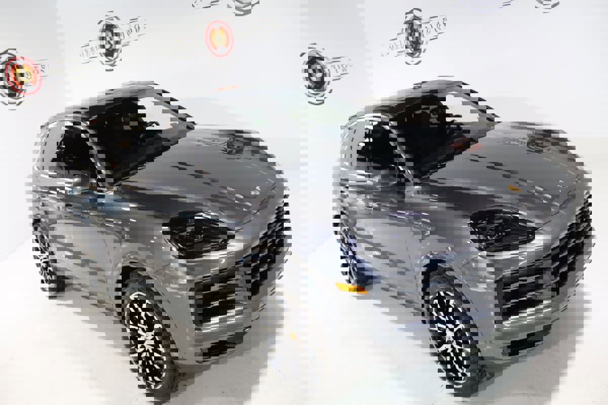 Used 2024 Porsche Cayenne image 8