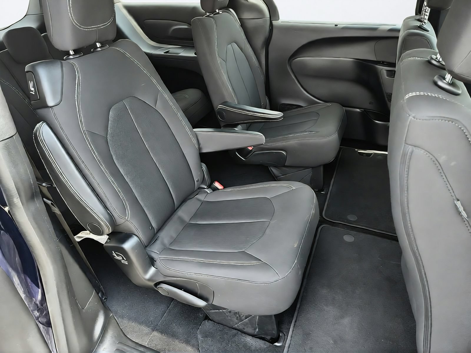 Used 2018 Chrysler Pacifica Touring Plus FWD image 29