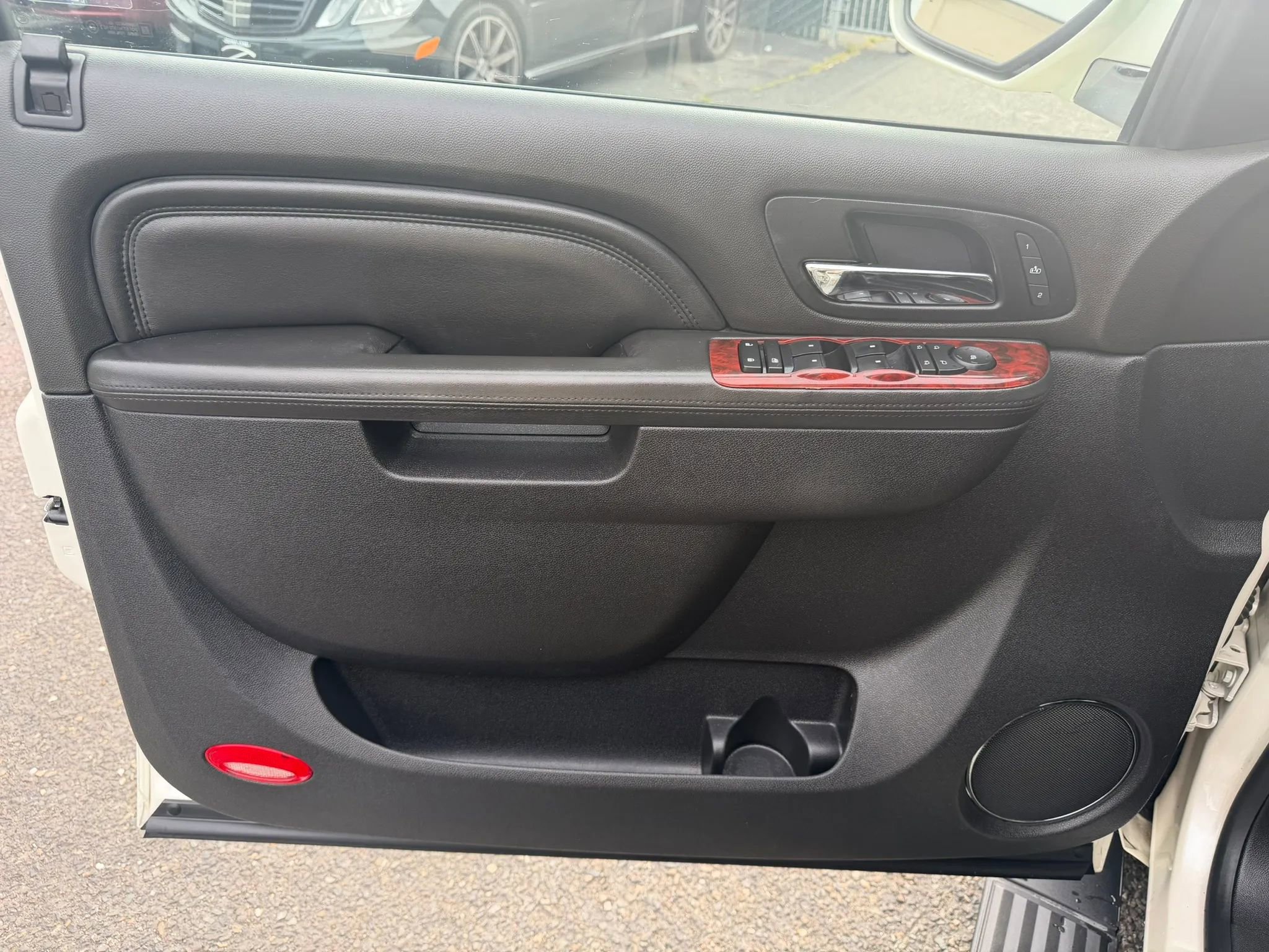 Used 2014 Cadillac Escalade ESV Premium AWD/4WD image 9