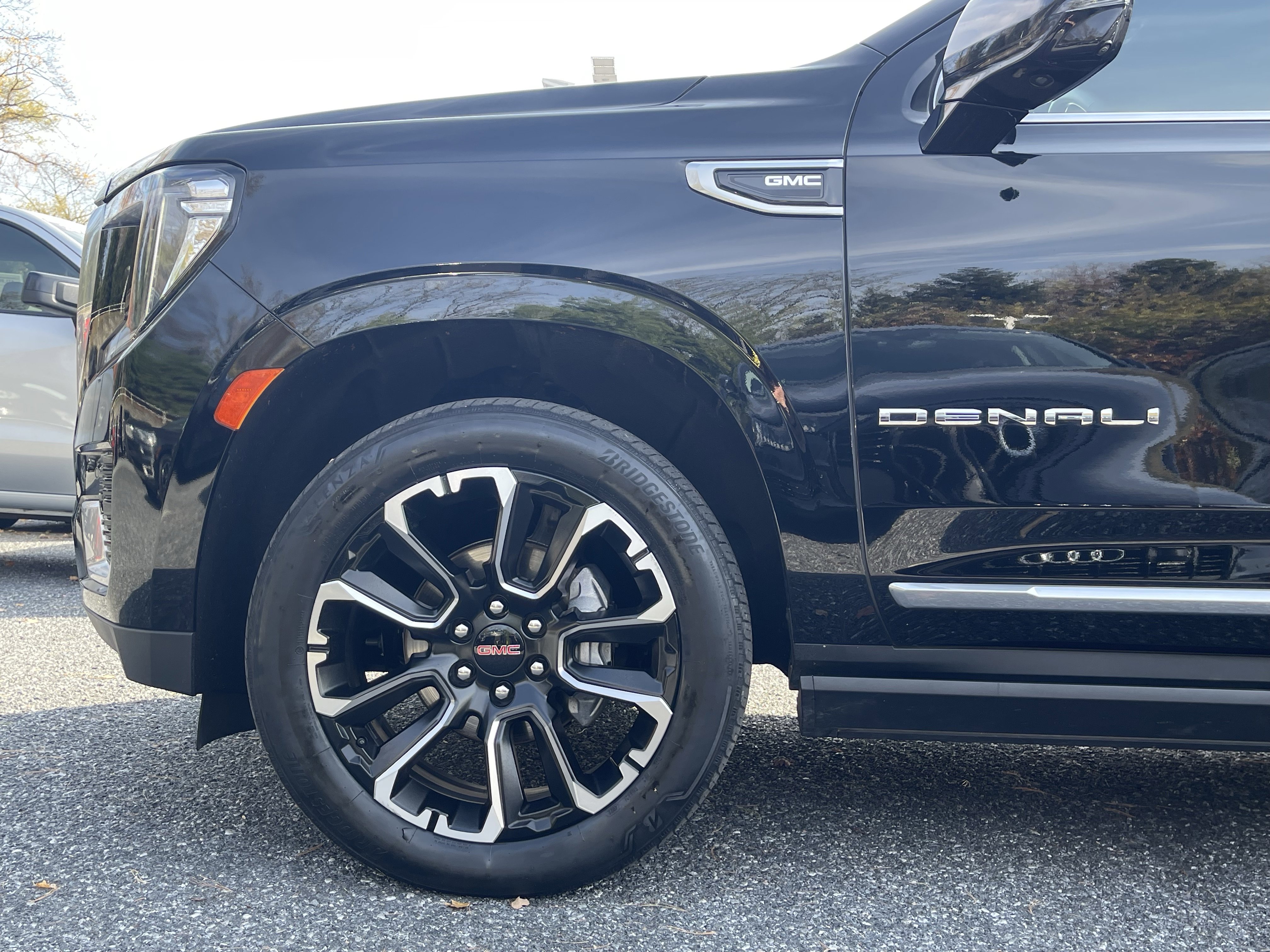 Used 2023 GMC Yukon Denali image 7