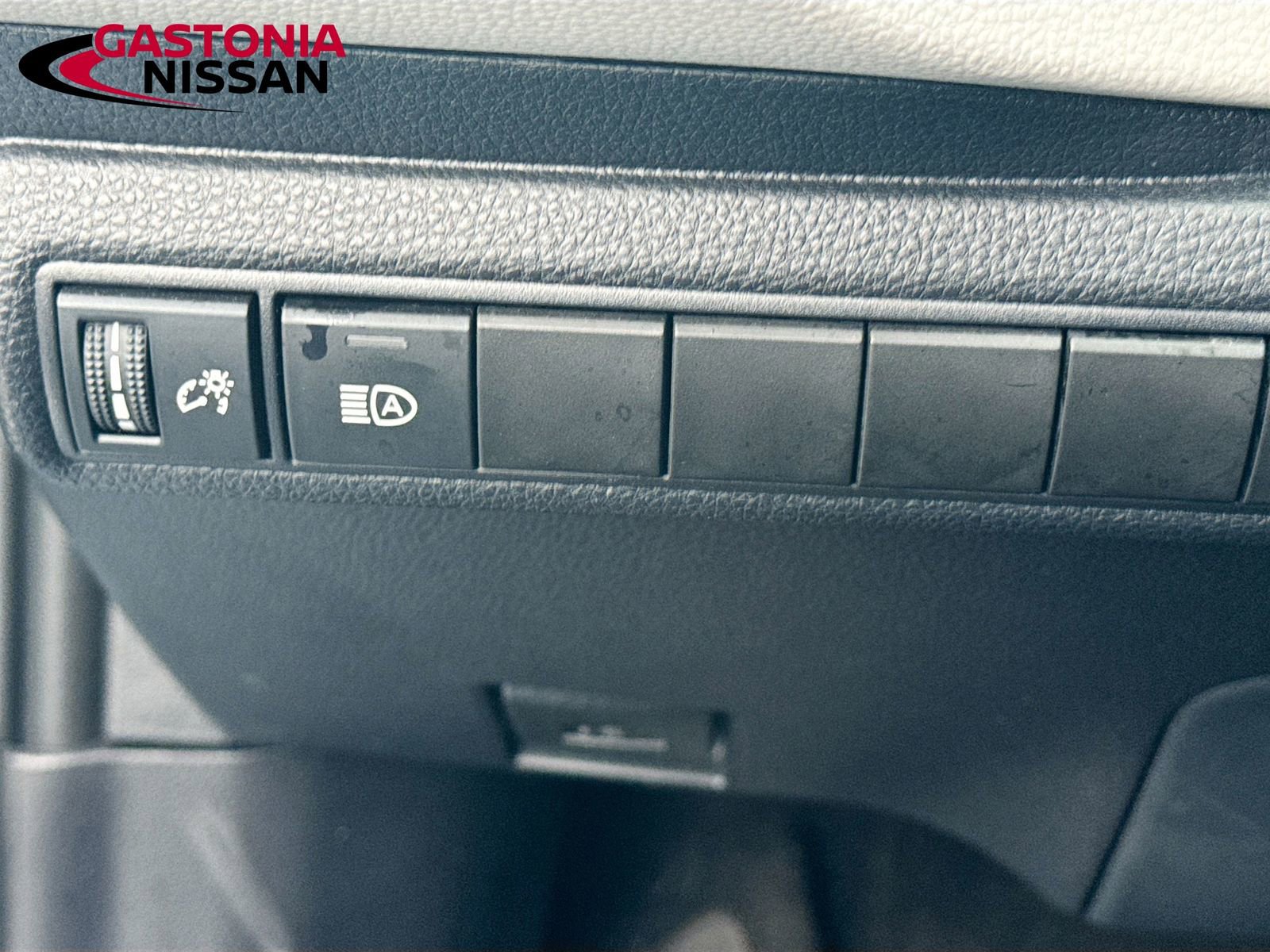 Used 2022 Toyota Corolla LE image 13