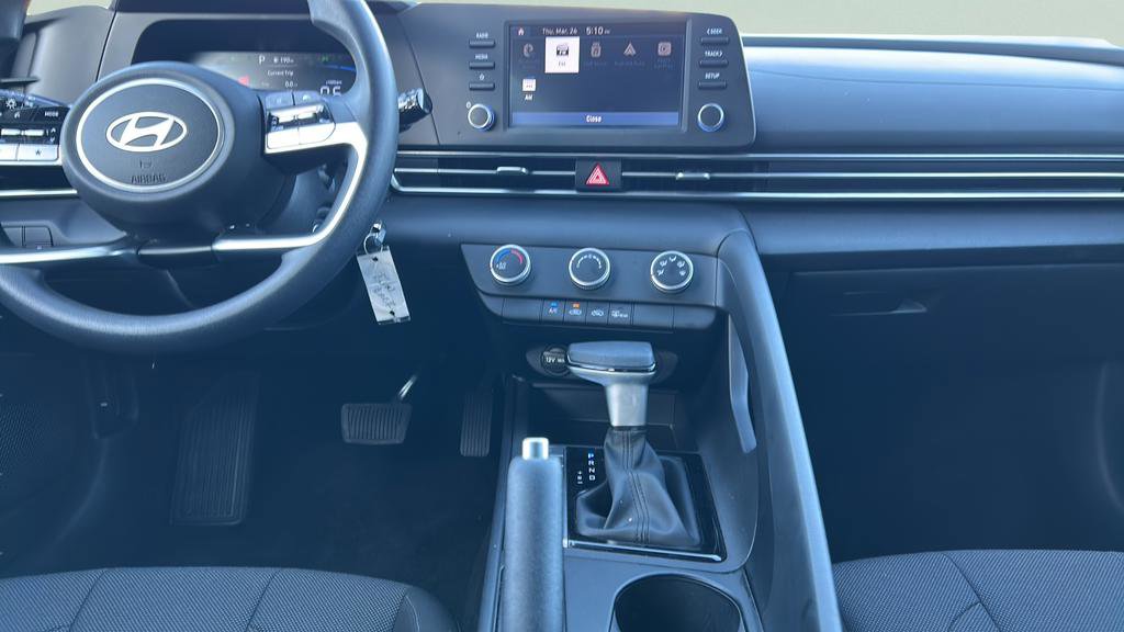Certified 2025 Hyundai Elantra SE image 20