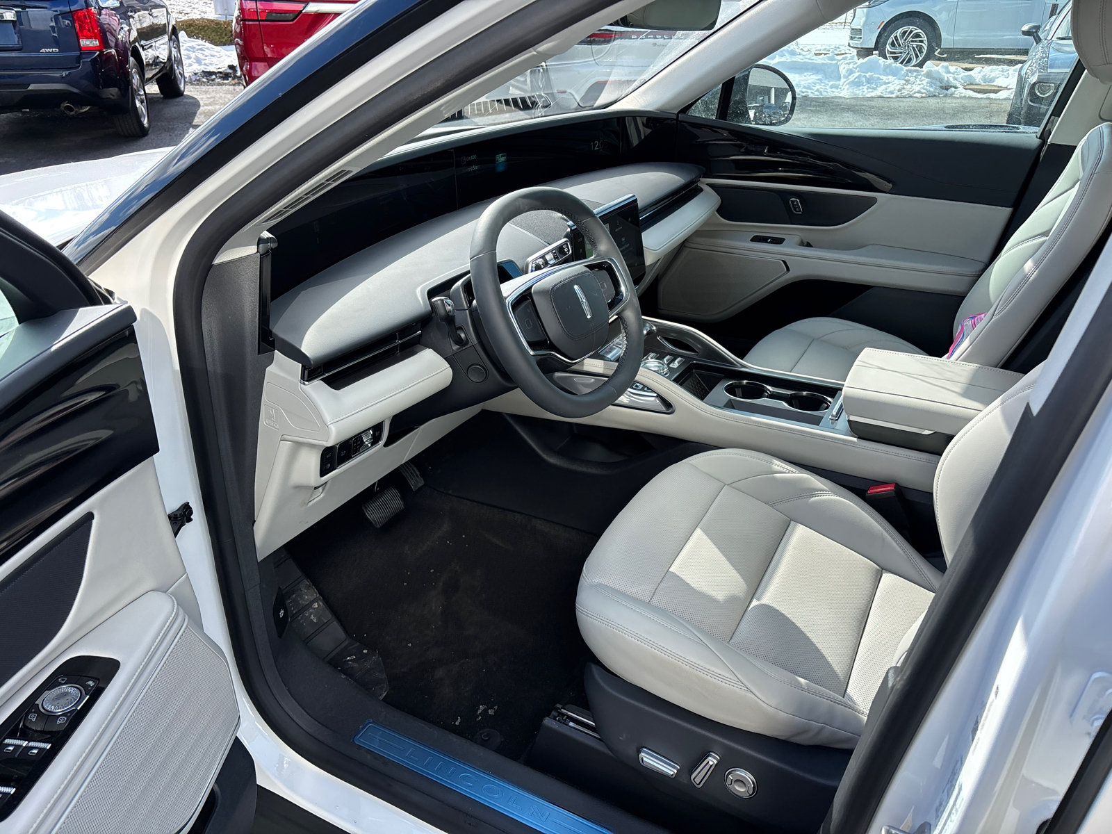 New 2026 Lincoln Nautilus Premier w/ Jet Appearance Package AWD/4WD image 25