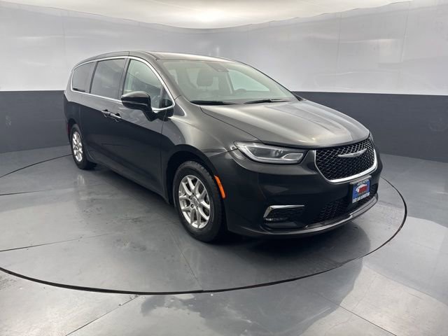 Used 2024 Chrysler Pacifica Touring-L image 12