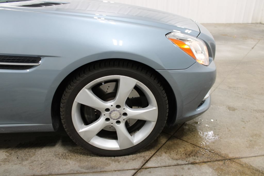 Used 2012 Mercedes-Benz SLK 350 image 32