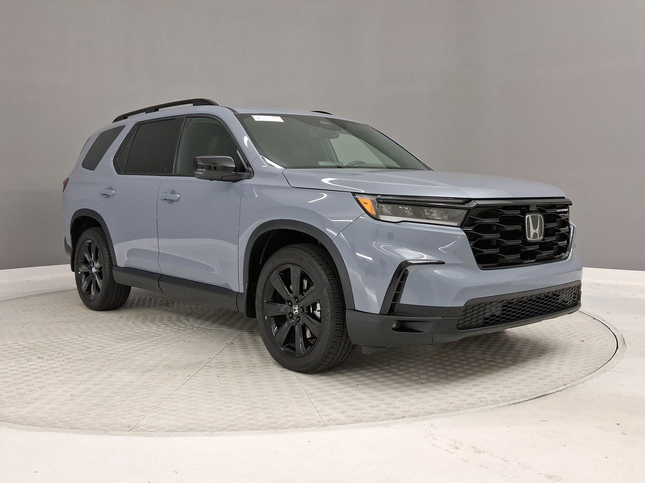 Used 2025 Honda Pilot Black Edition image 5