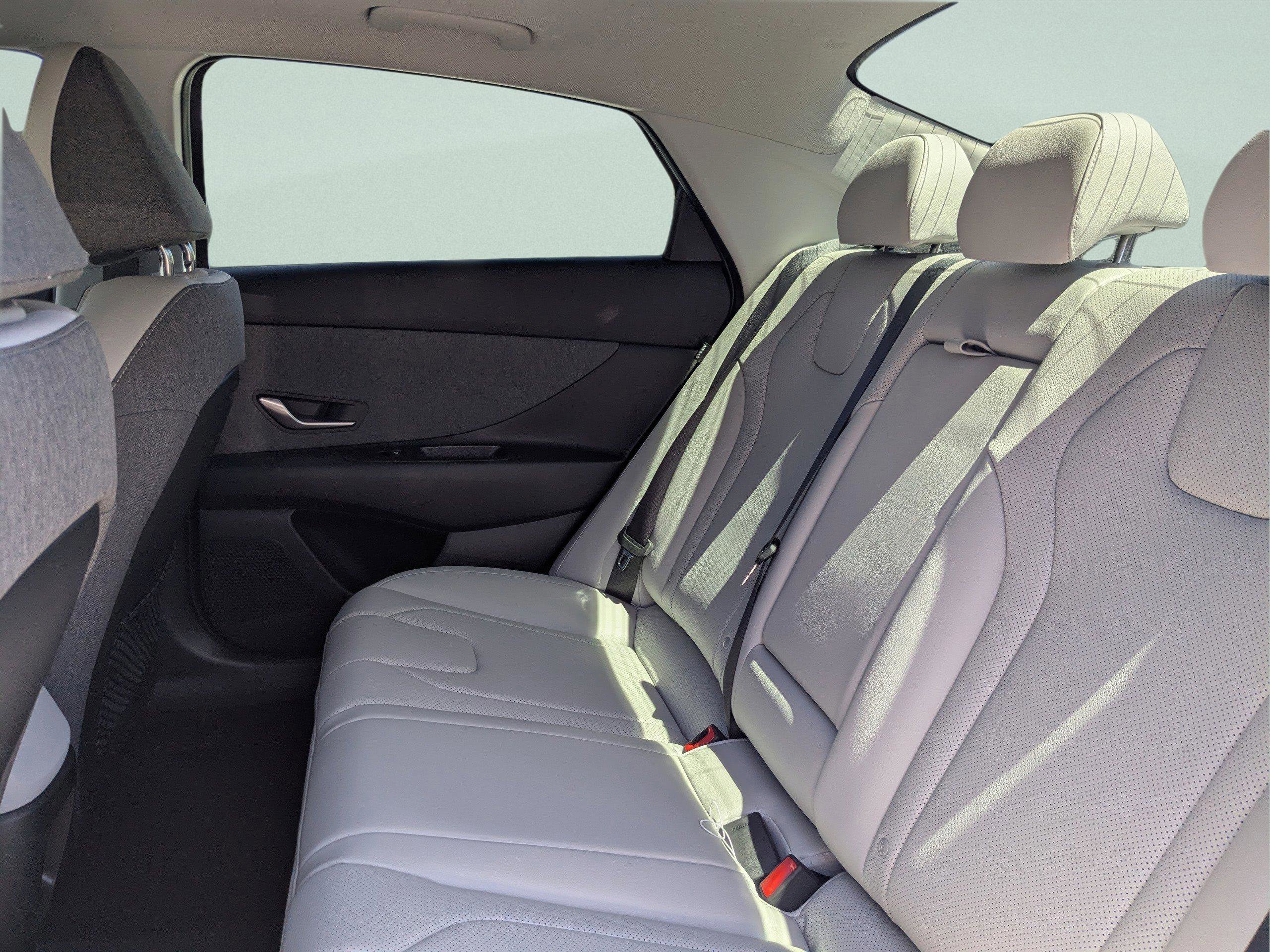 New 2025 Hyundai Elantra Limited image 12