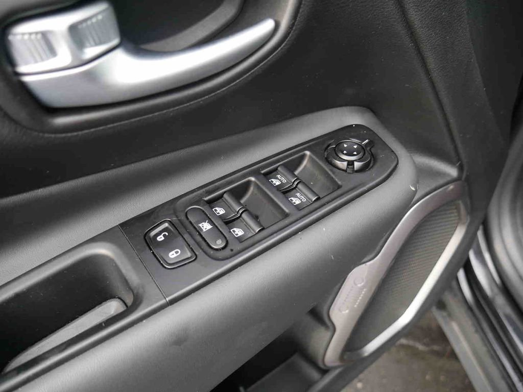 Used 2022 Jeep Renegade Latitude w/ Convenience Group image 22