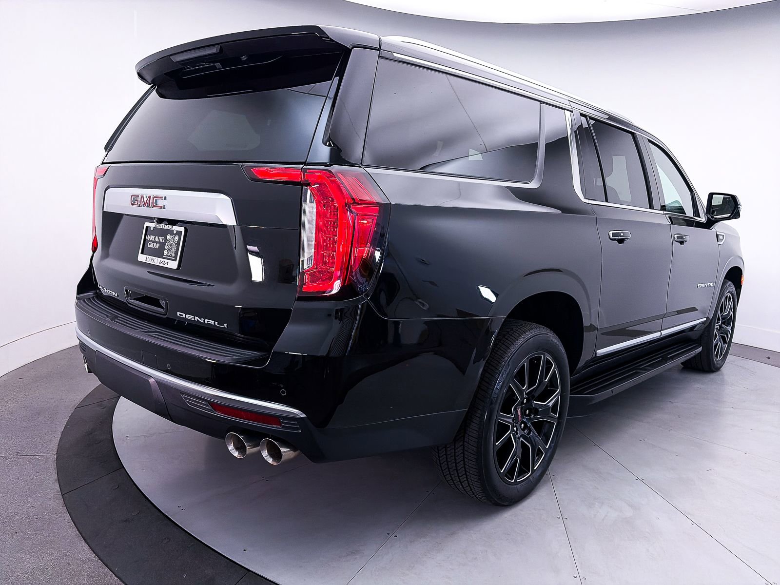 Used 2023 GMC Yukon XL Denali AWD/4WD image 16