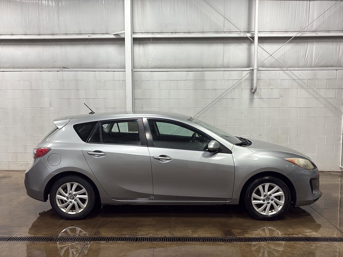 Used 2013 MAZDA MAZDA3 i Touring image 2