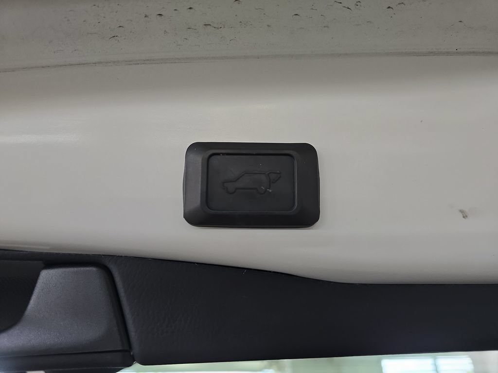 Used 2022 Toyota RAV4 XLE Premium AWD/4WD image 28