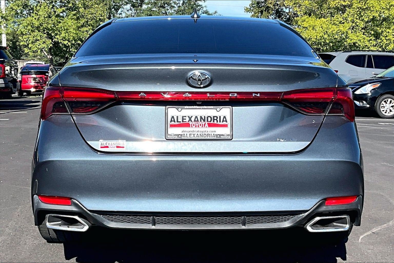 Used 2019 Toyota Avalon XLE w/ Moonroof Package FWD image 4