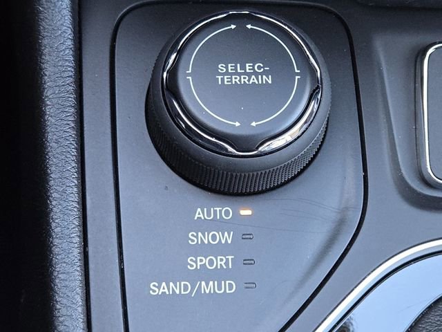 Used 2021 Jeep Cherokee Limited image 7