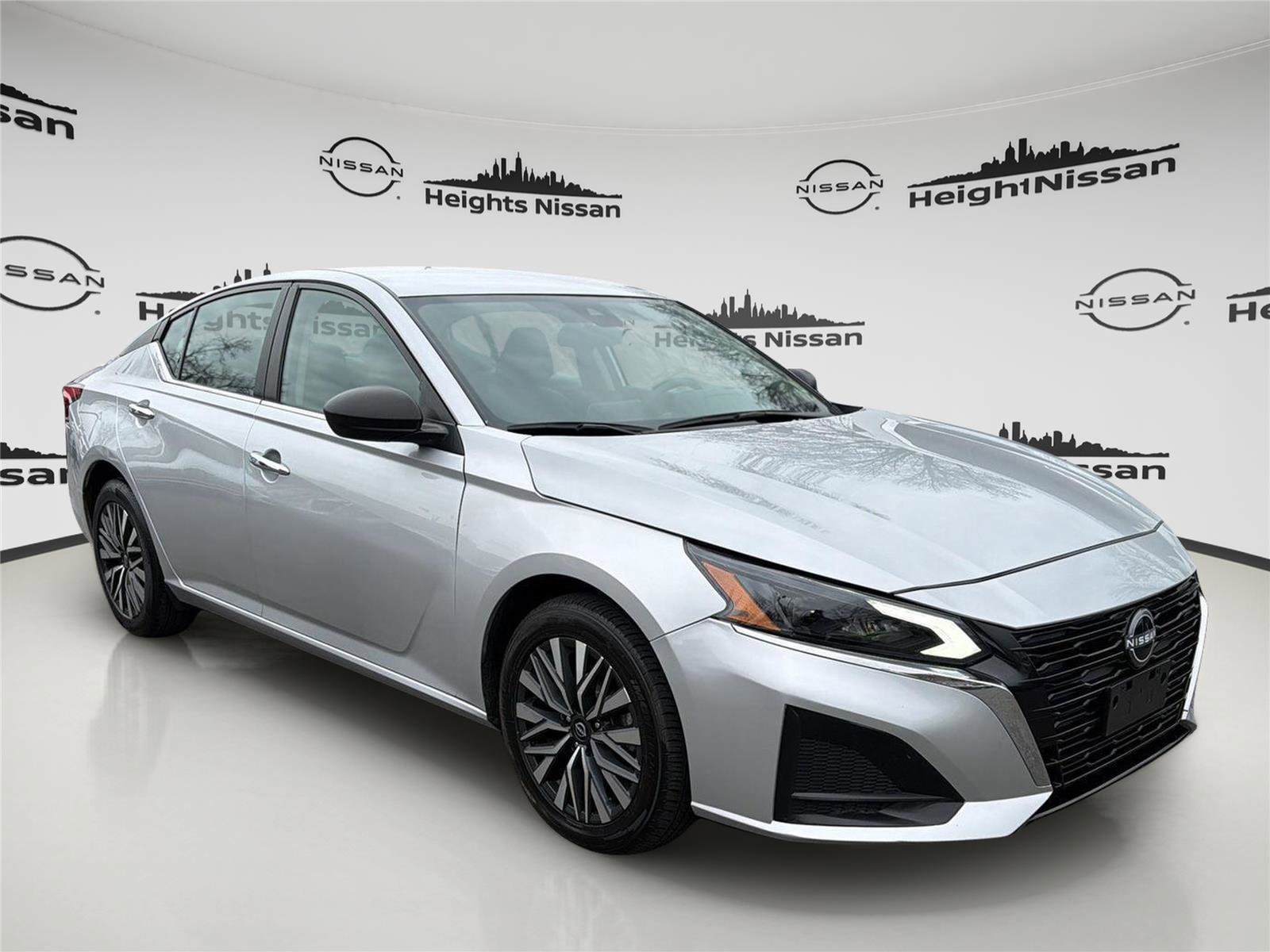 Used 2024 Nissan Altima 2.5 SV image 7