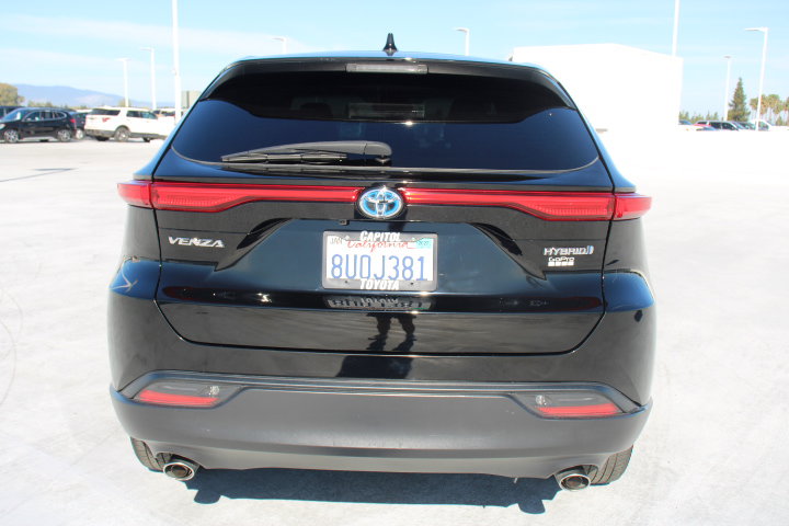 Used 2021 Toyota Venza LE image 4