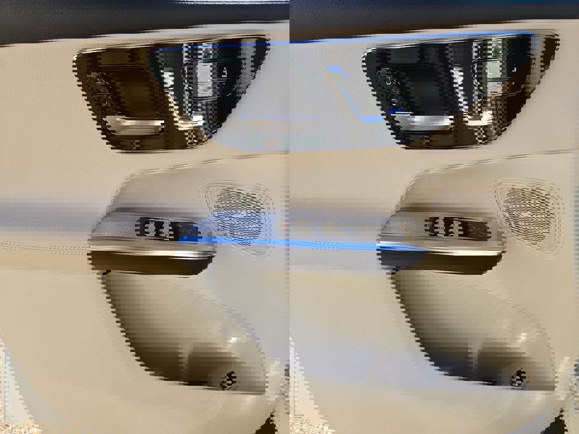 Used 2025 Mercedes-Benz GLC 300 4MATIC image 15