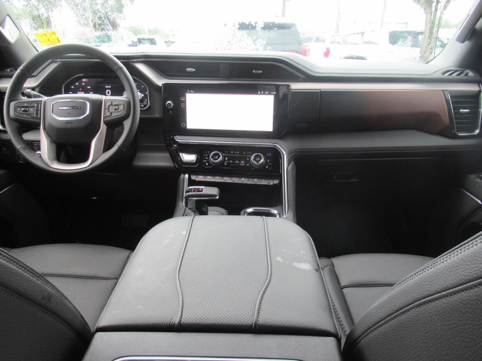 Used 2025 GMC Sierra 1500 Denali w/ Denali Reserve Package AWD/4WD image 12
