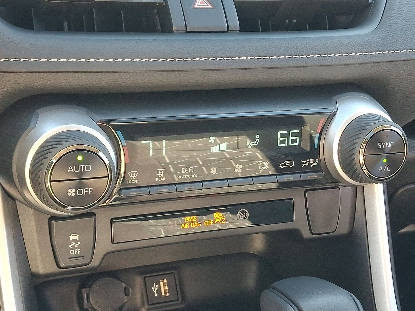 Used 2025 Toyota RAV4 XLE w/ Convenience Package image 17