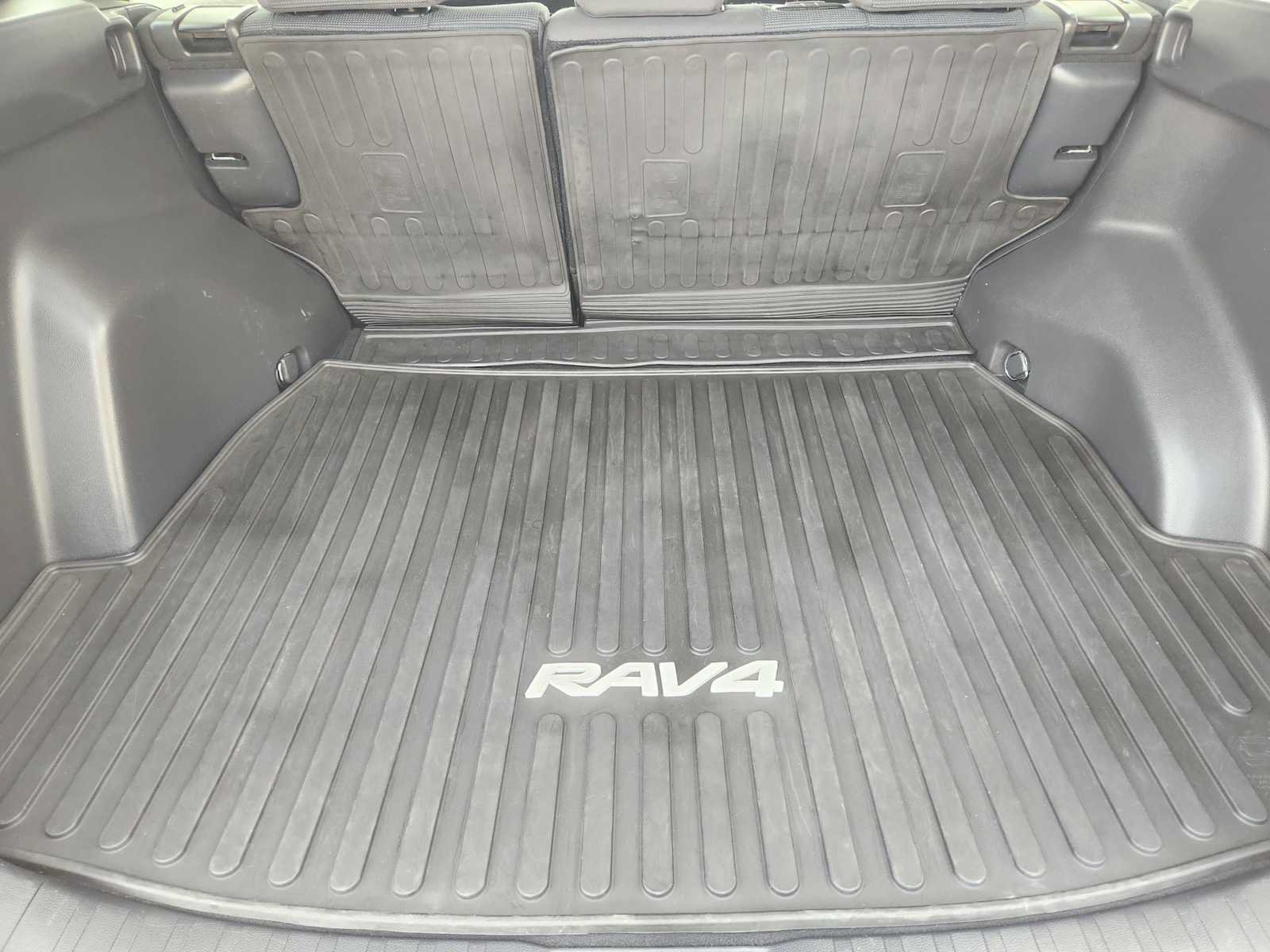 Used 2021 Toyota RAV4 LE FWD image 30