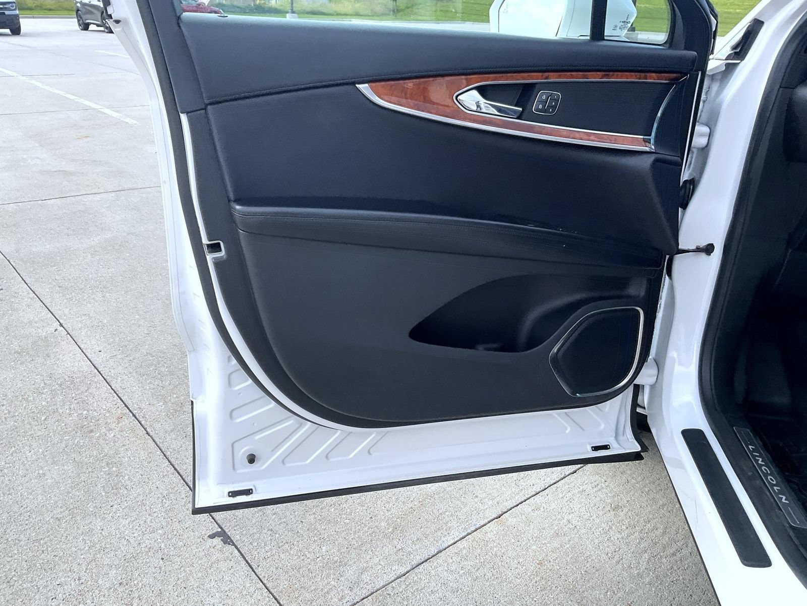 Used 2018 Lincoln MKX Reserve w/ Driver Assistance Package AWD/4WD image 10