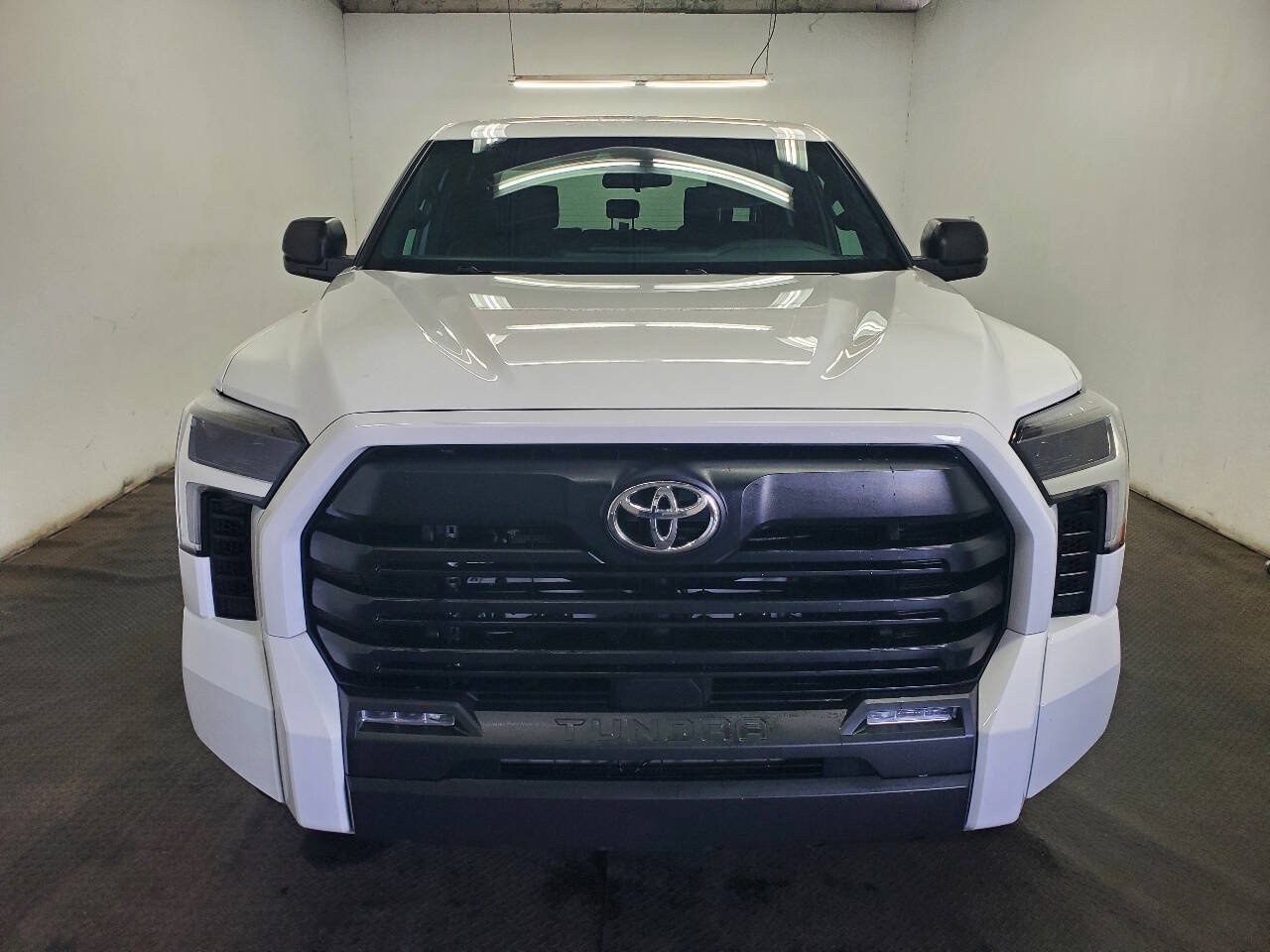 Used 2025 Toyota Tundra SR5 AWD/4WD image 2