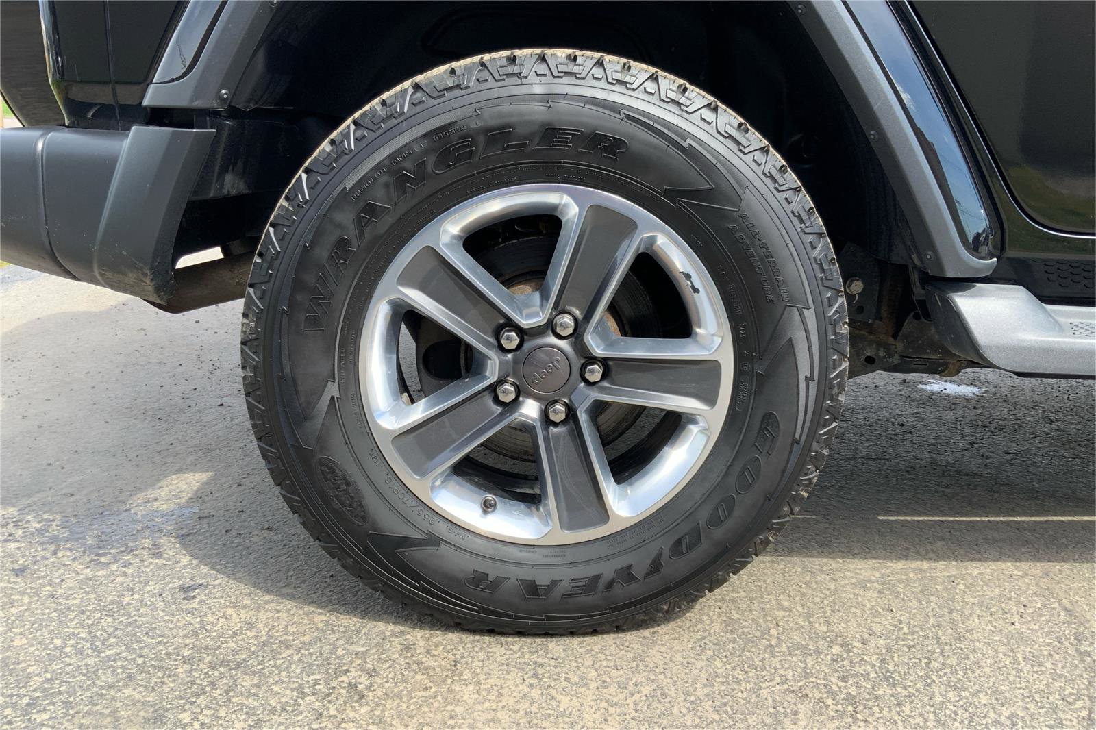 Used 2019 Jeep Wrangler Unlimited Sahara w/ Dual Top Group image 28