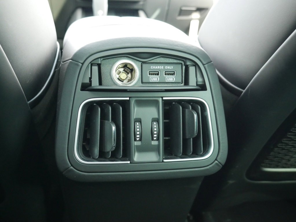 Used 2024 Maserati Levante GT Ultima image 19