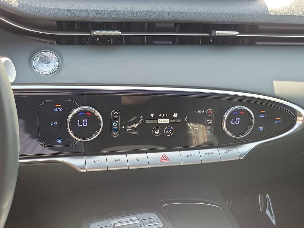 Certified 2022 Genesis GV70 2.5T w/ Advanced Package AWD/4WD image 28