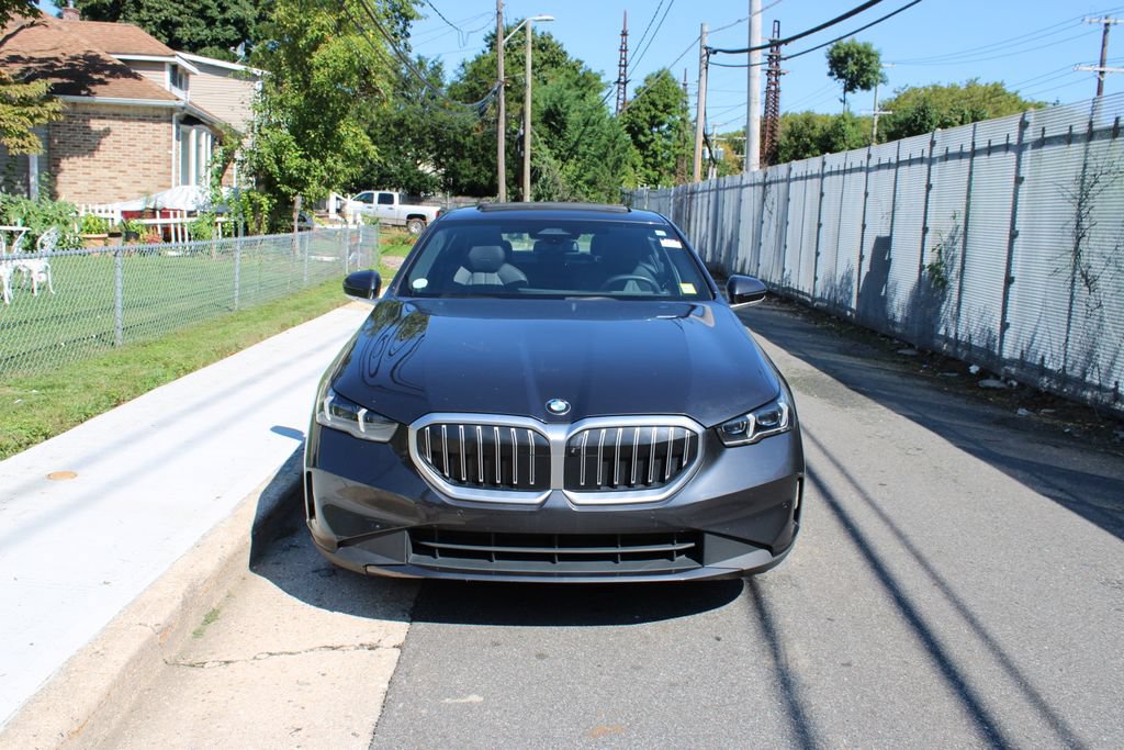 Used 2025 BMW 530i RWD image 2