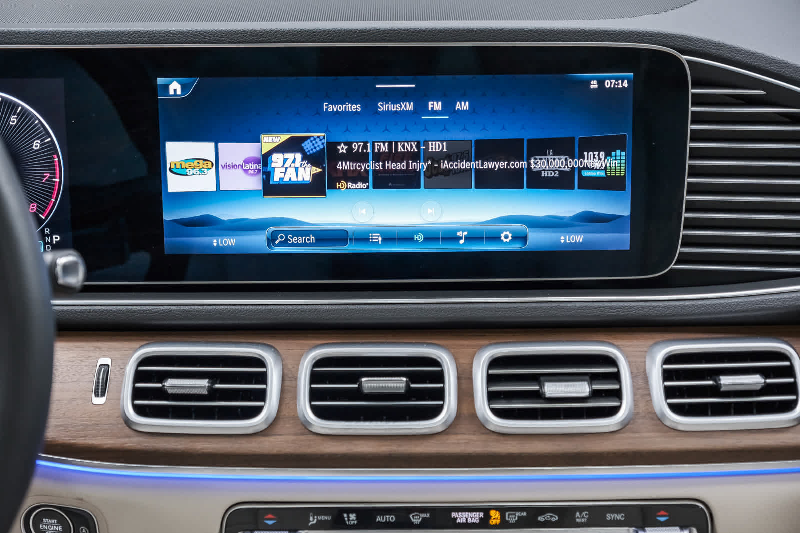 Used 2026 Mercedes-Benz GLE 350 4MATIC w/ AMG Line Exterior image 9