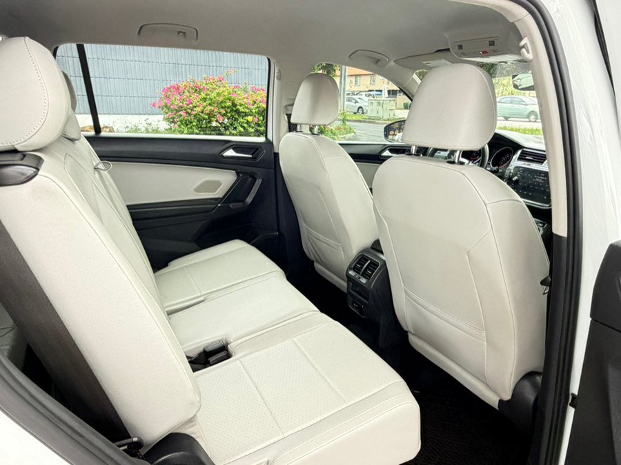 Used 2020 Volkswagen Tiguan SE FWD image 24