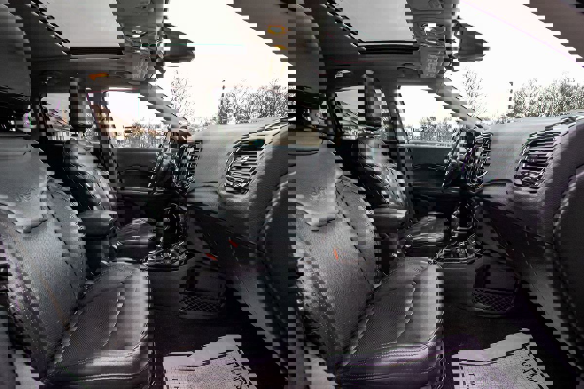 Used 2018 Jeep Compass Limited w/ Navigation Group image 19