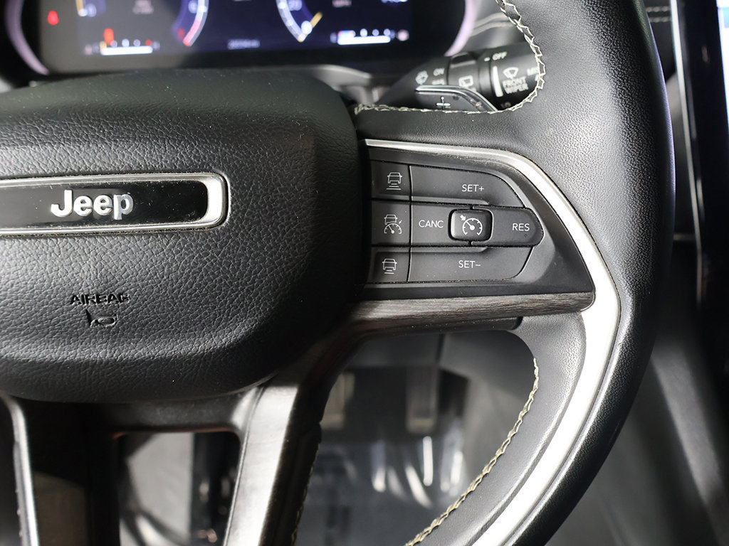 Used 2023 Jeep Grand Cherokee Limited AWD/4WD image 42
