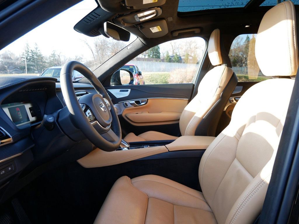 Used 2023 Volvo XC90 T8 Ultimate image 9