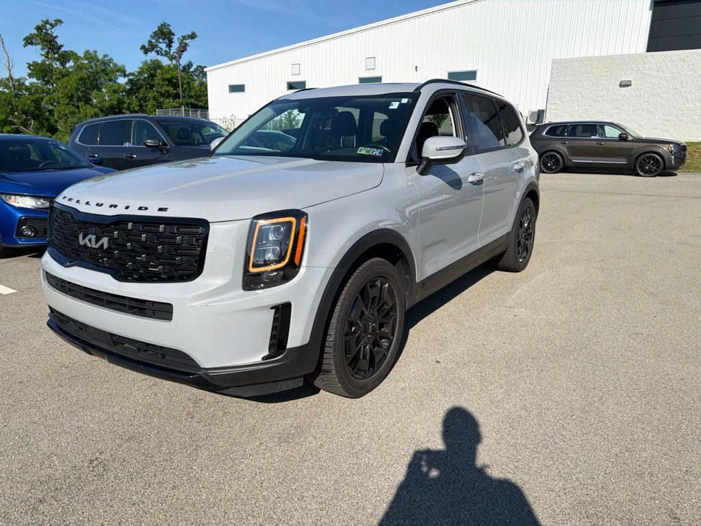 Used 2022 Kia Telluride EX w/ EX Premium Package AWD/4WD image 3