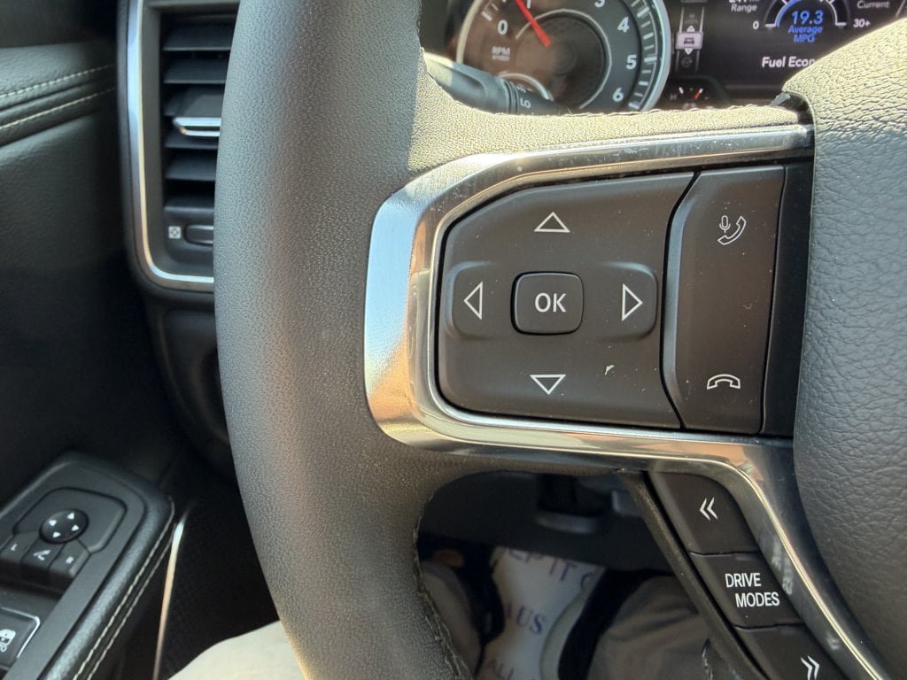 Used 2025 RAM 1500 Laramie AWD/4WD image 17