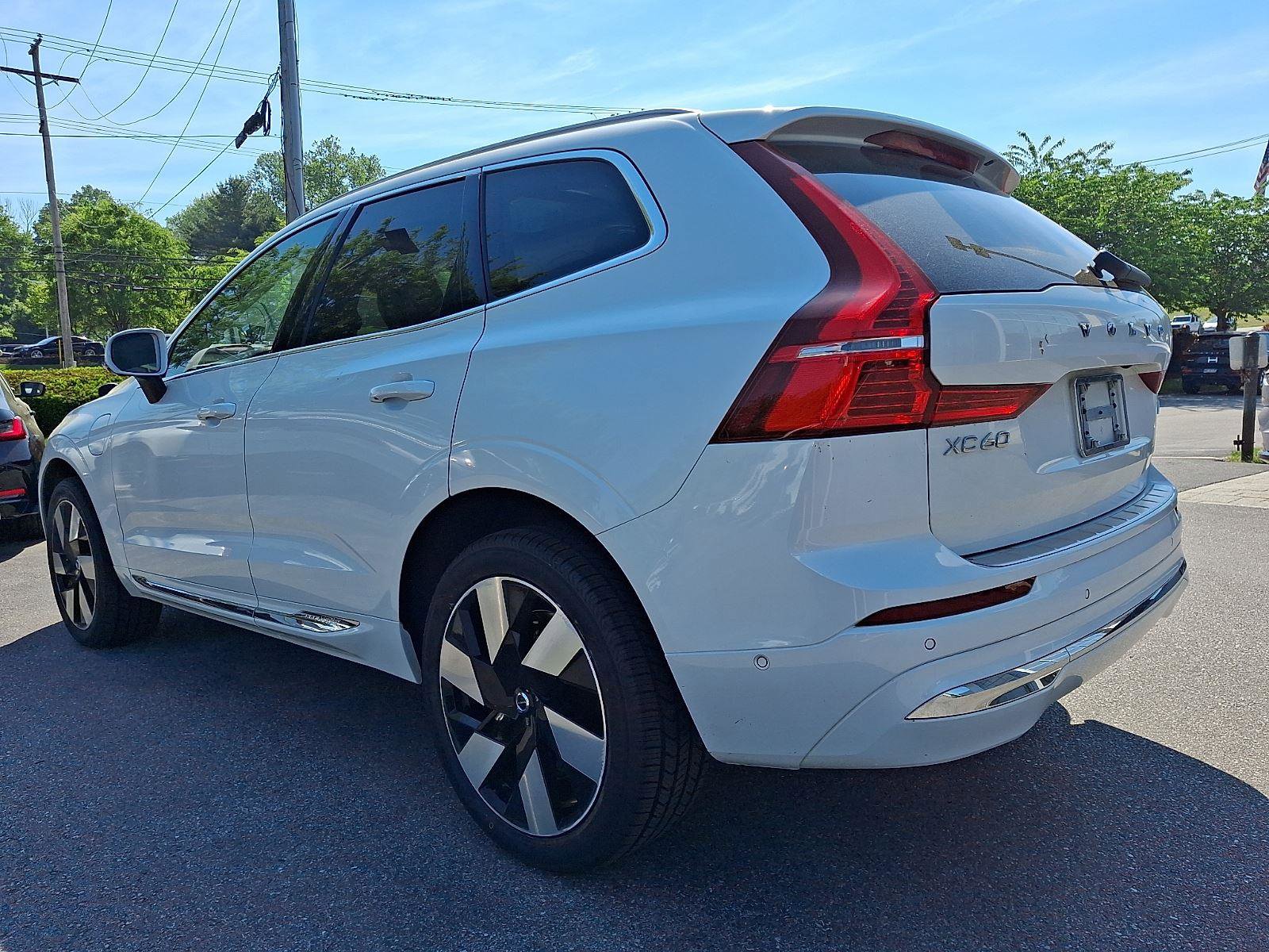 Certified 2023 Volvo XC60 T8 Ultimate w/ Climate Package AWD/4WD image 4