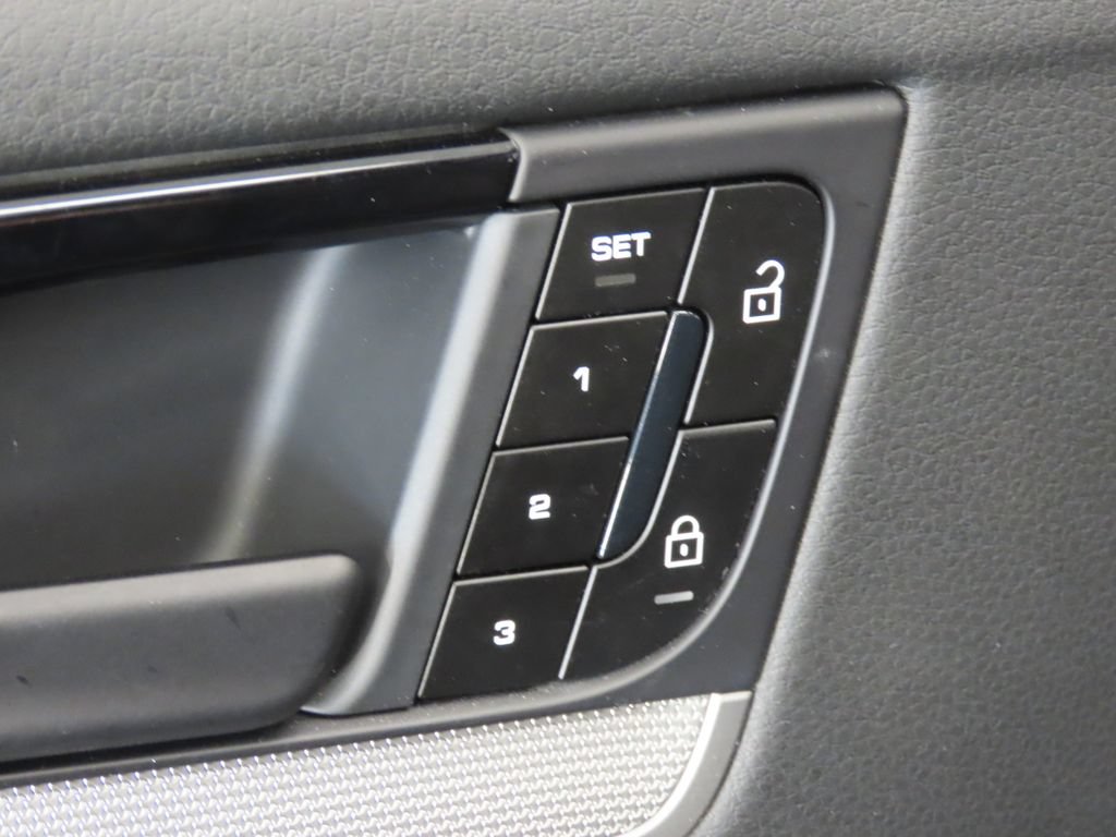 Certified 2024 Porsche Cayenne AWD/4WD image 35