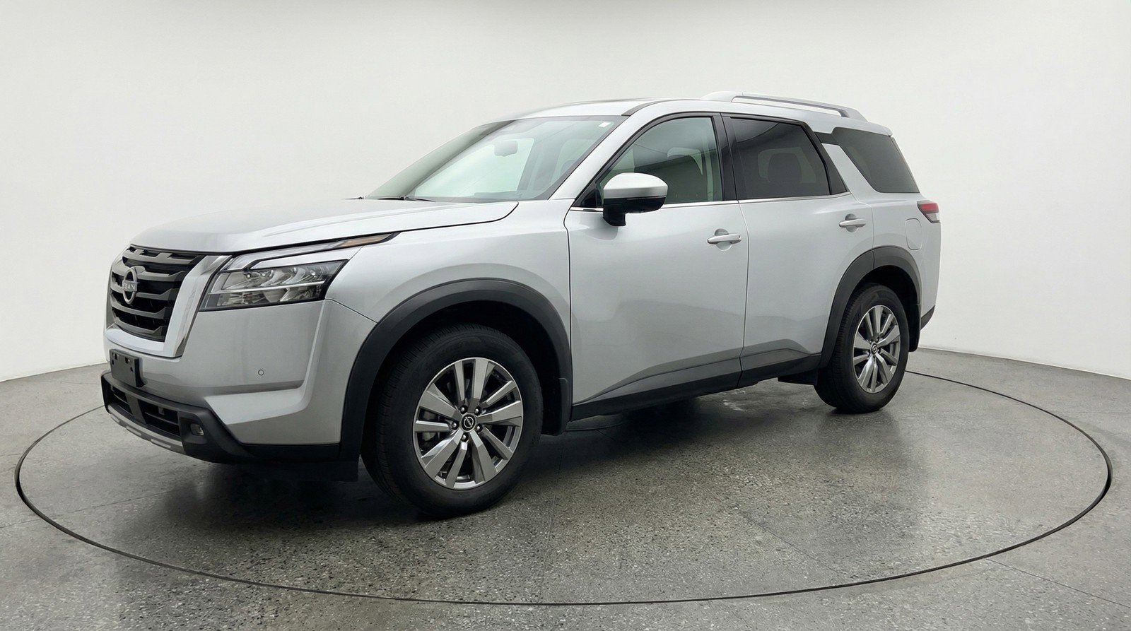 Used 2025 Nissan Pathfinder SV FWD image 3