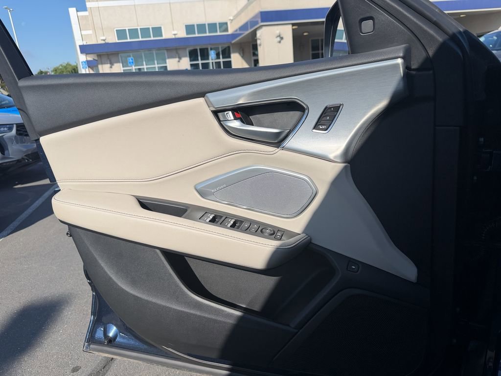 Used 2025 Acura RDX SH-AWD w/ Technology Package image 13