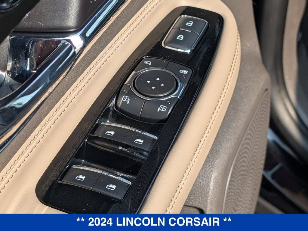 Used 2024 Lincoln Corsair AWD image 13