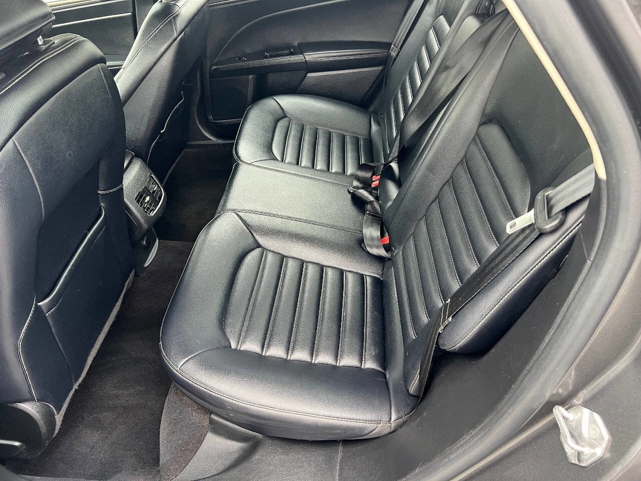 Used 2019 Ford Fusion SEL FWD image 21