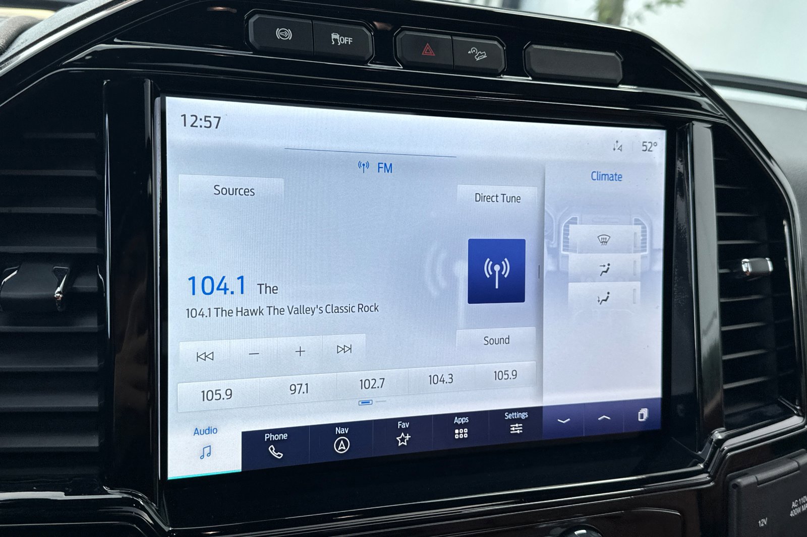 Used 2022 Ford F250 Lariat w/ Black Appearance Package image 17